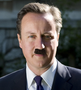 La moustache de Hitler avec le visage de David Cameron en fond